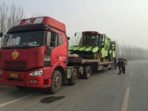 大年還沒過完，農(nóng)民朋友就需要我們的產(chǎn)品，今天又發(fā)往三河市兩臺穗莖兼收玉米收獲機(jī) 